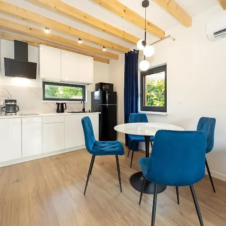 Stylish House By The Sea ,private Hot Tub, Bbq