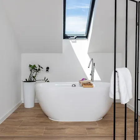Stylish House By The Sea ,private Hot Tub, Bbq Сasa de vacaciones *